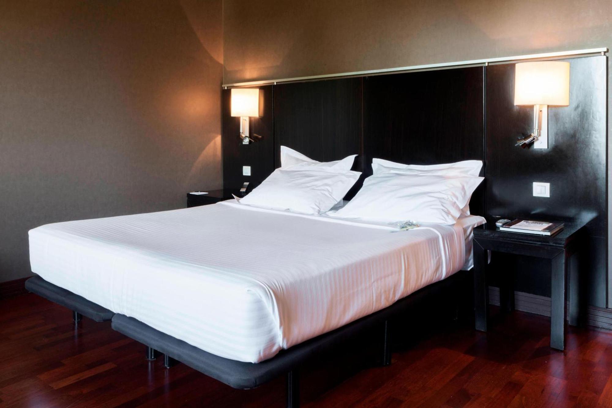 Ac Palacio De Santa Ana By Marriott Hotel 5*